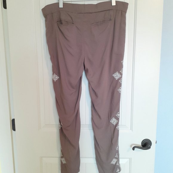 Sundance Tone It Up Embroidered Drawstring Pant Taupe Size S - Picture 5 of 13